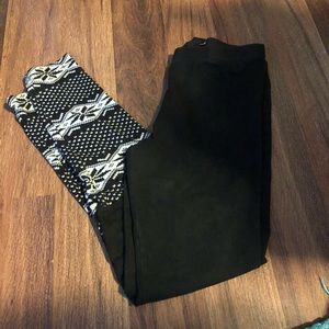 Leggings with snowflake pattern on the bottom